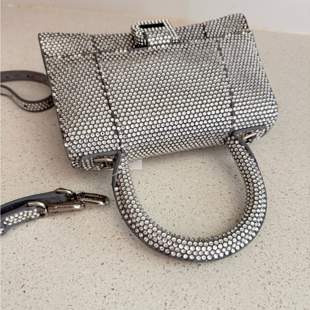 Elegant Silver Handbag - Picture 11 of 14